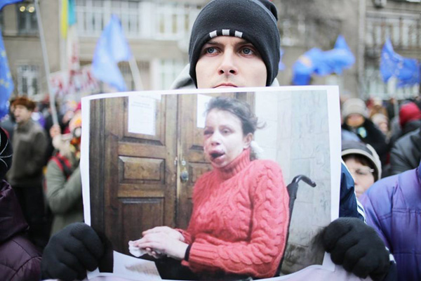Какие эмоции овладевали большинством украинцев в 2013 году