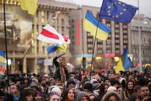 Какие эмоции овладевали большинством украинцев в 2013 году
