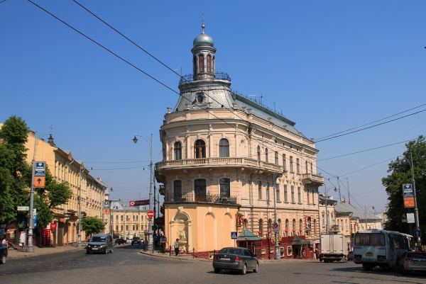 Вирватися з міста. Як побачити у Чернівцях понад 600 пам'яток, радить "Українська правда"